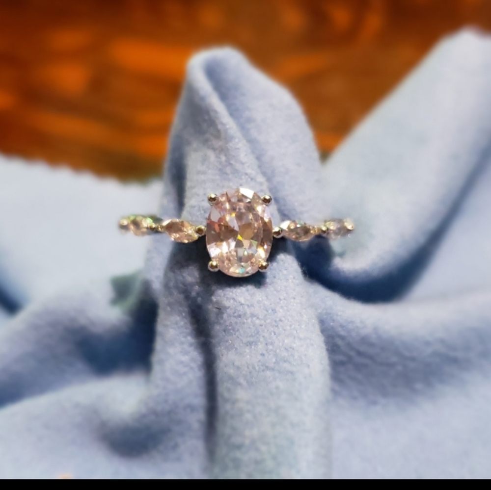 🆕 Silver & Diamond Crystal Ring 🆕 - Picture 12 of 15